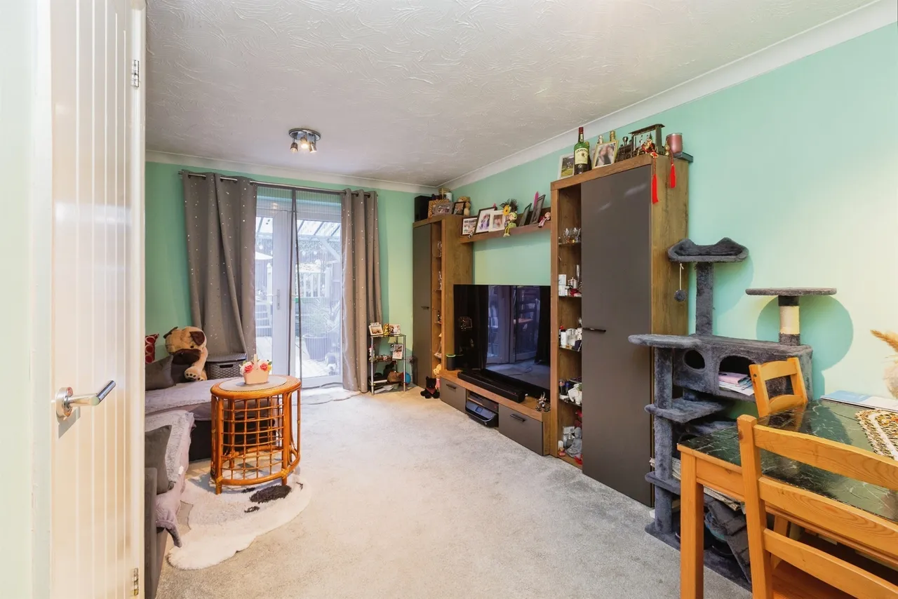 Pearson Close, Aylesbury, HP19, photo 3