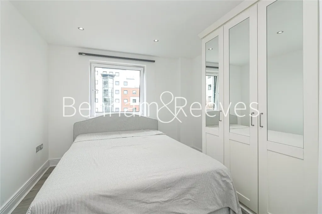 Wards Wharf Approach, Royal Docks, E16, photo 8