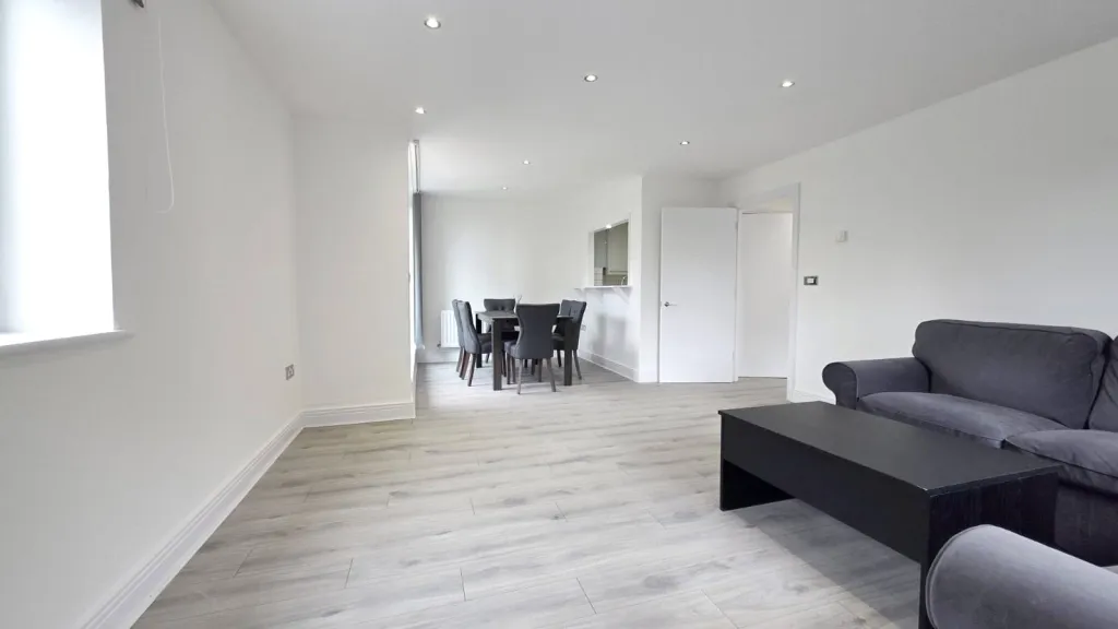 Wards Wharf Approach, Royal Docks, E16, photo 3