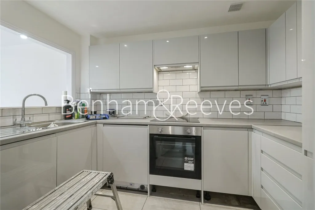 Wards Wharf Approach, Royal Docks, E16, photo 2
