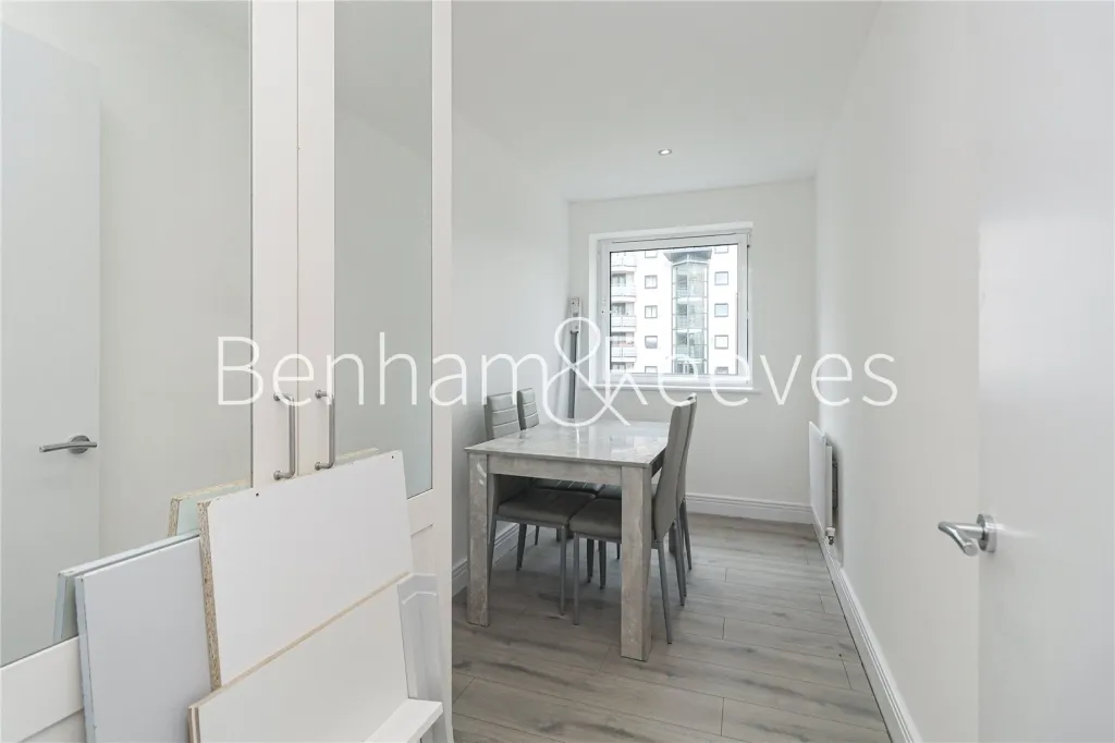 Wards Wharf Approach, Royal Docks, E16, photo 9