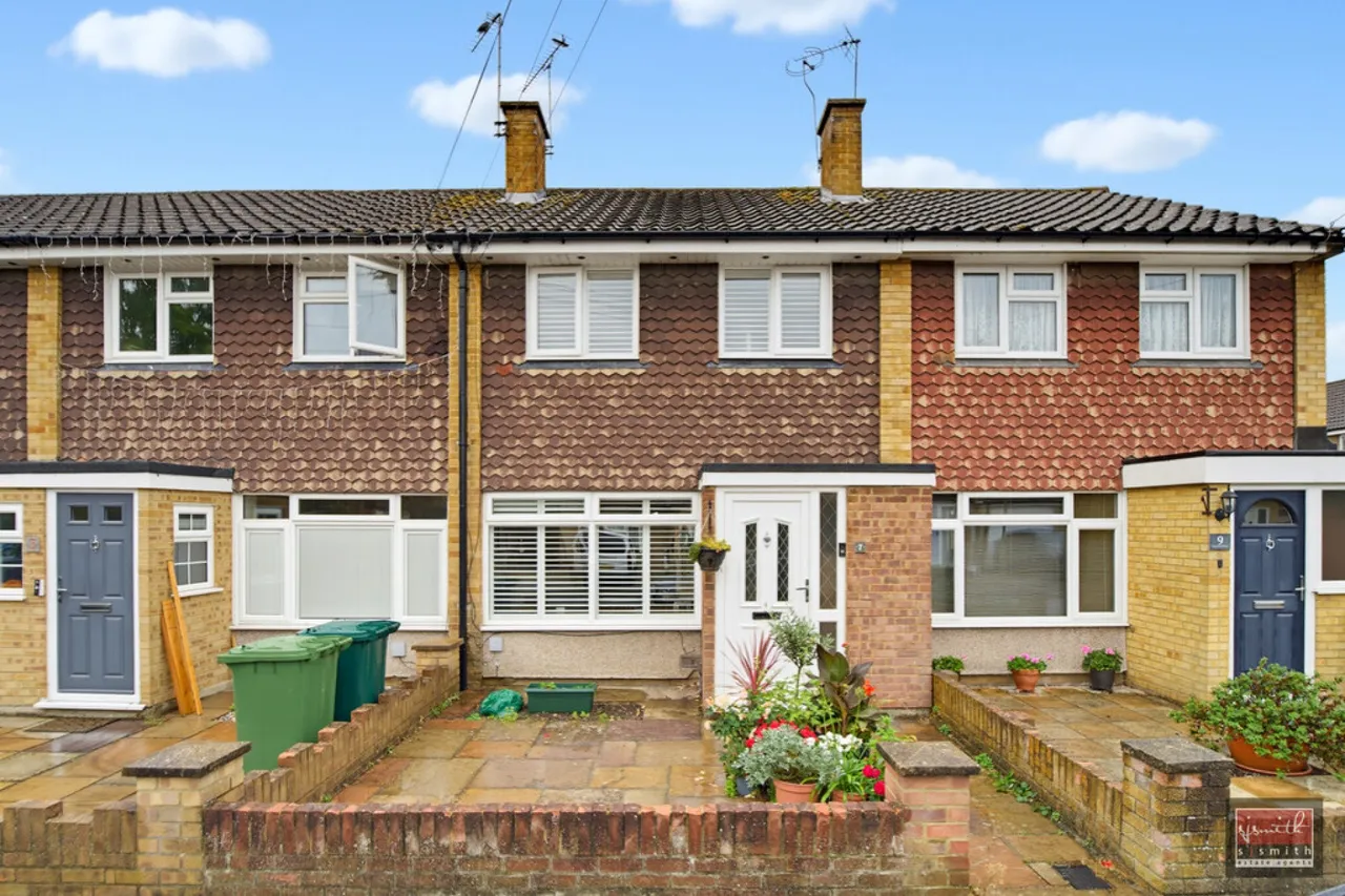3 bed property for sale, Courtfield Road, Ashford
