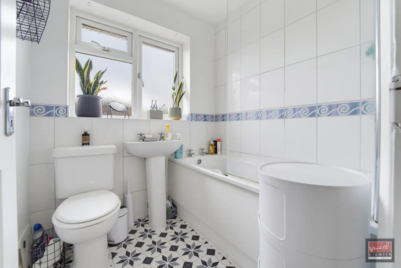 Courtfield Road, Ashford, photo 9
