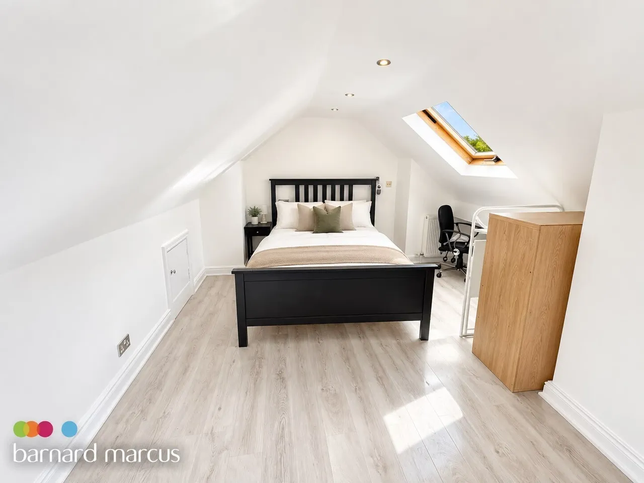 5 bed house to rent — Tachbrook Road, FELTHAM
