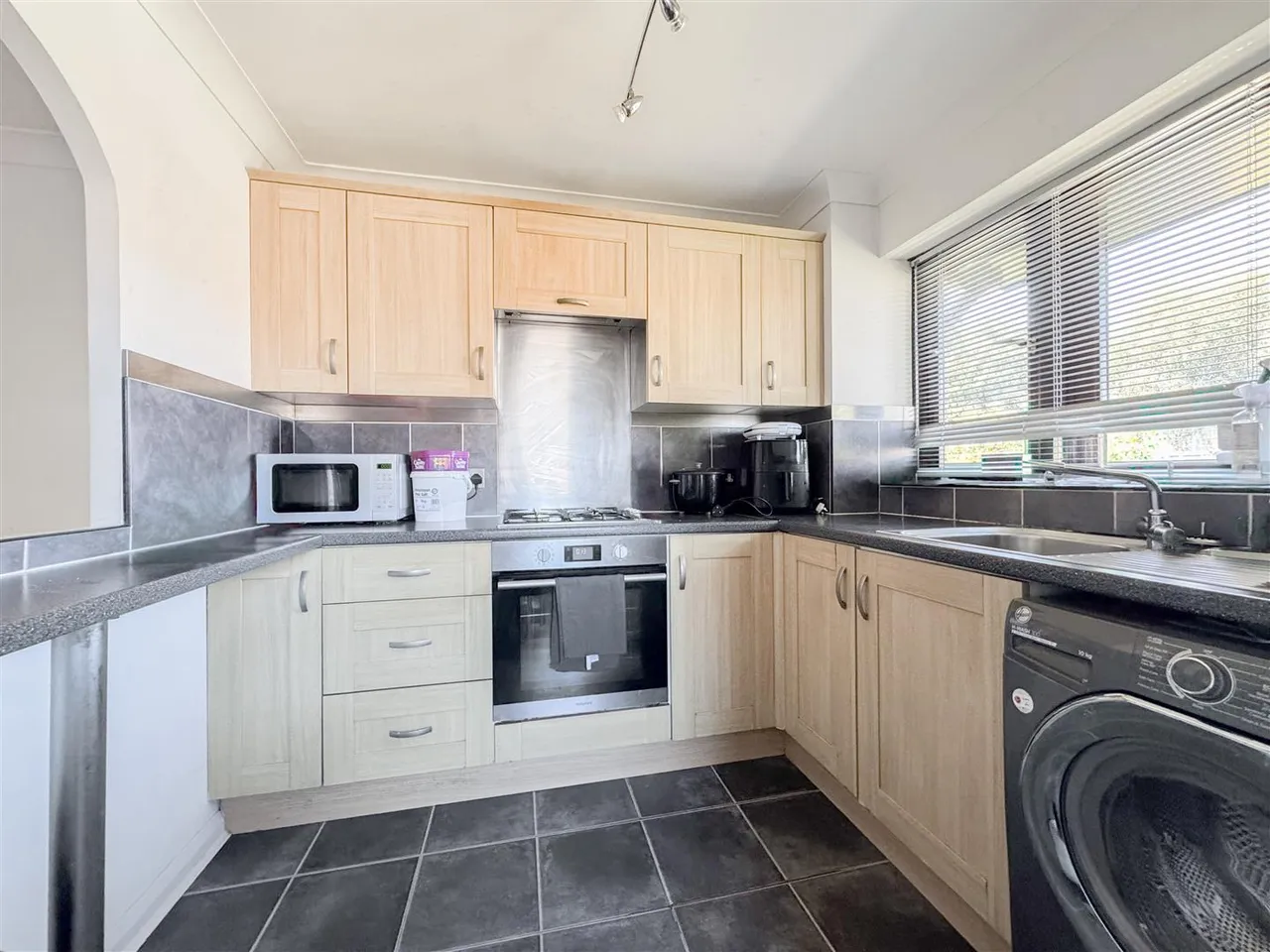 Terminus Road, Bexhill-On-Sea, TN39 3LR, photo 5
