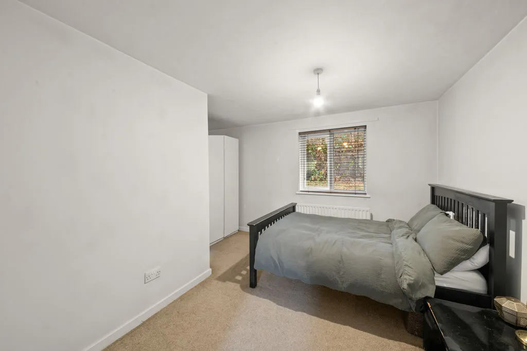 Acock Grove, Northolt, UB5, photo 5