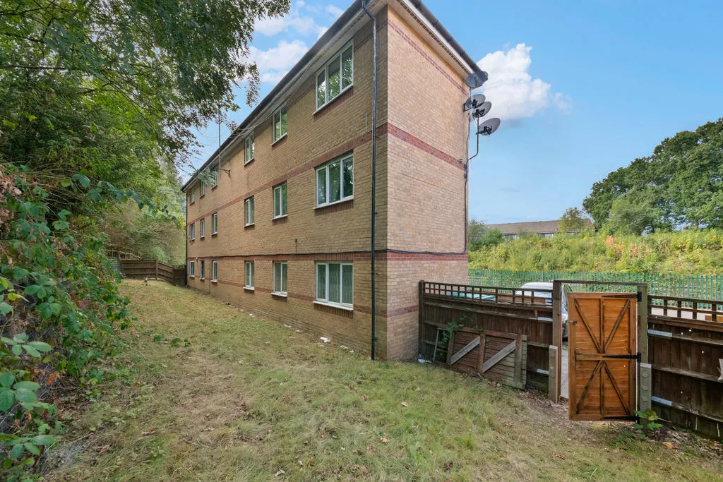 Acock Grove, Northolt, UB5, photo 11
