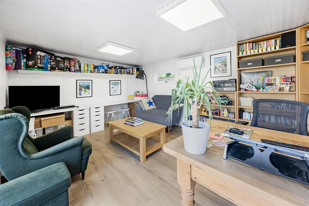 Woodcote Way, Caversham, RG4, photo 9