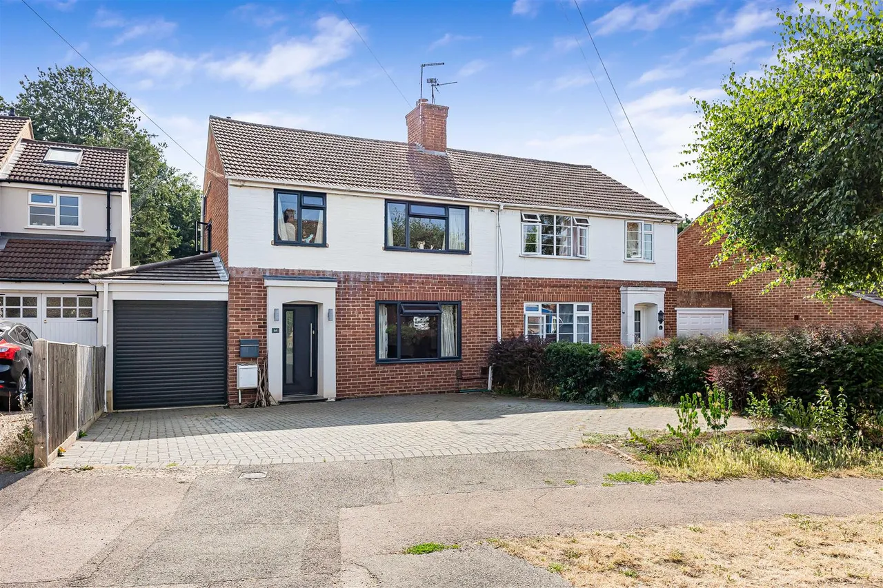 3 bed house for sale, Woodcote Way, Caversham, RG4