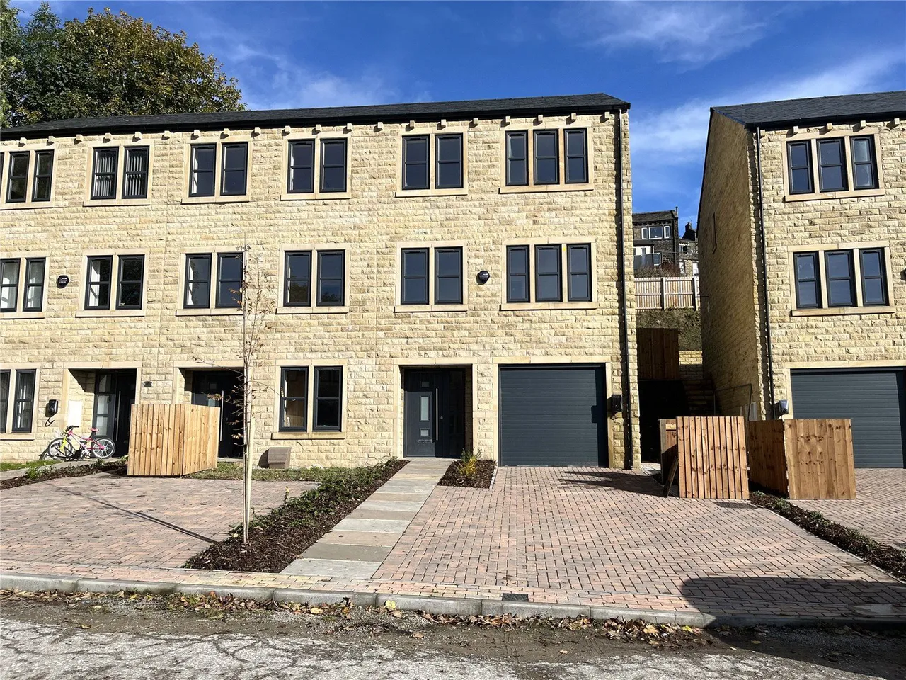 3 bed house for sale, Hillcrest View, Huddersfield, HD7