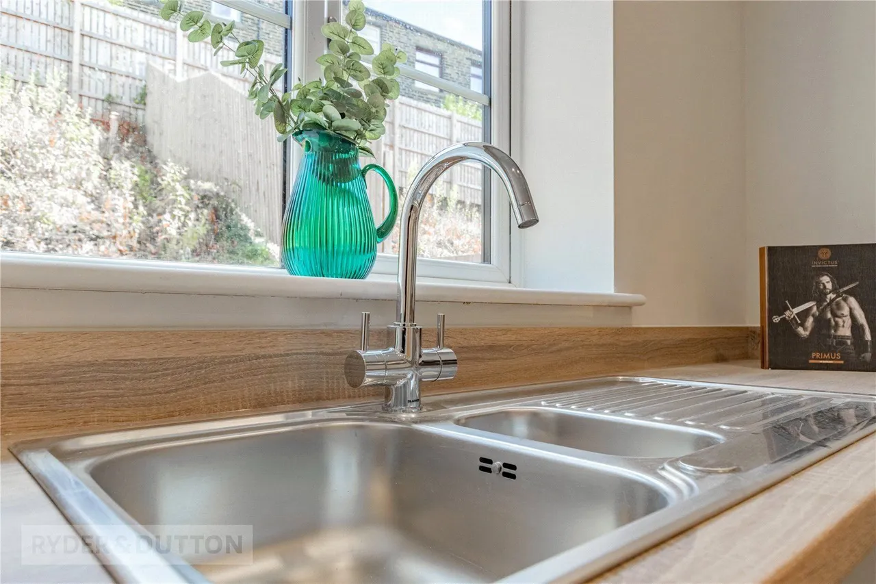 Hillcrest View, Huddersfield, HD7, photo 8