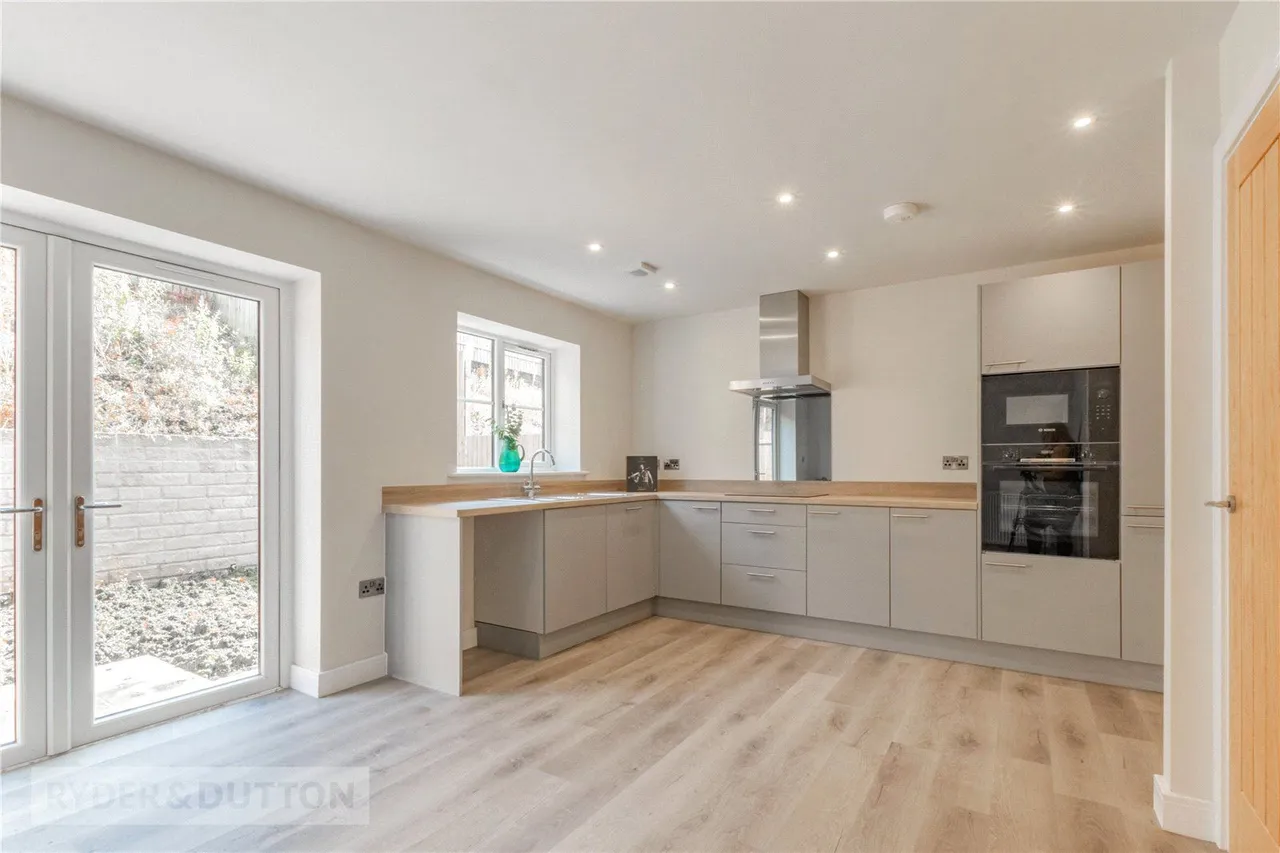 Hillcrest View, Huddersfield, HD7, photo 3
