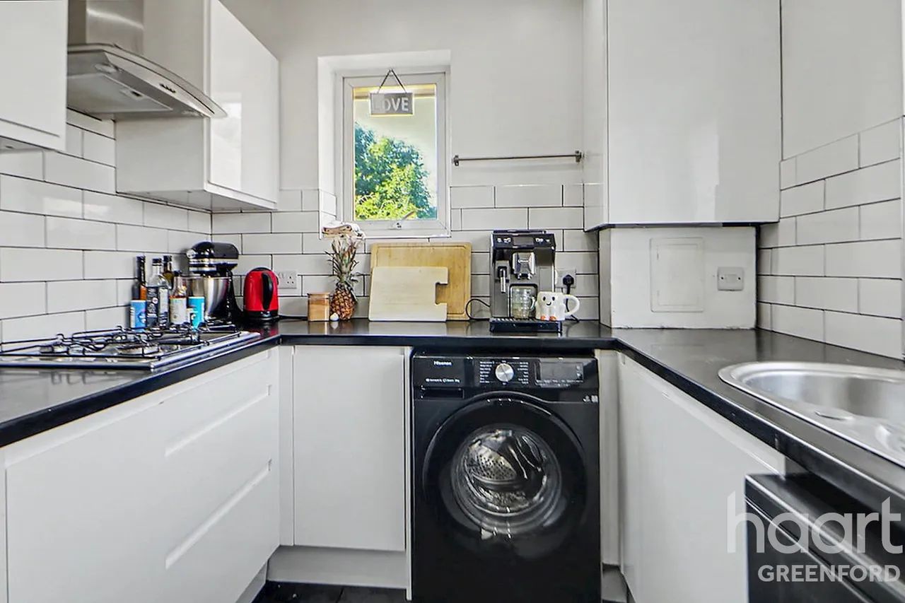 Blenheim Close, Greenford, UB6, photo 6