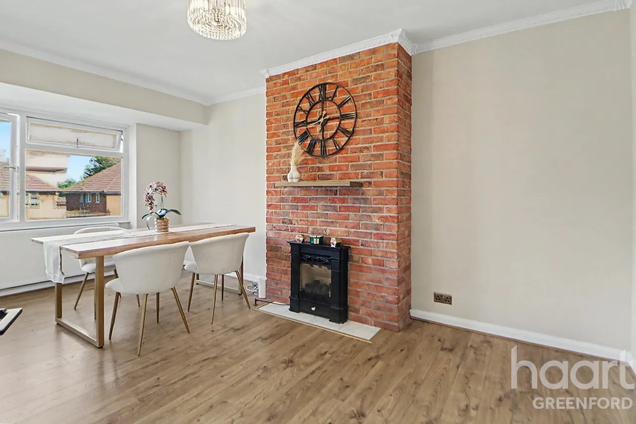 Blenheim Close, Greenford, UB6, photo 2