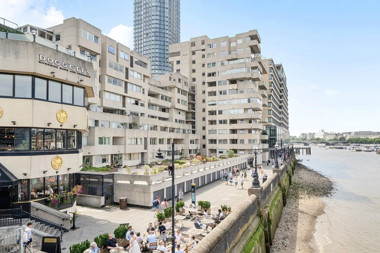 1 bed flat for sale — Upper Ground, SE1