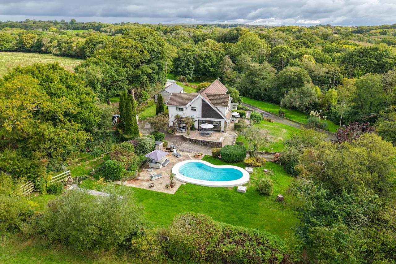 Brookside, Bishopston, photo 2