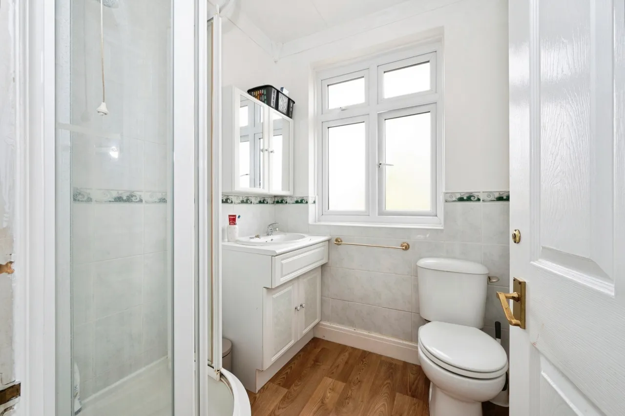 Longfellow Road, Worcester Park, KT4, photo 11