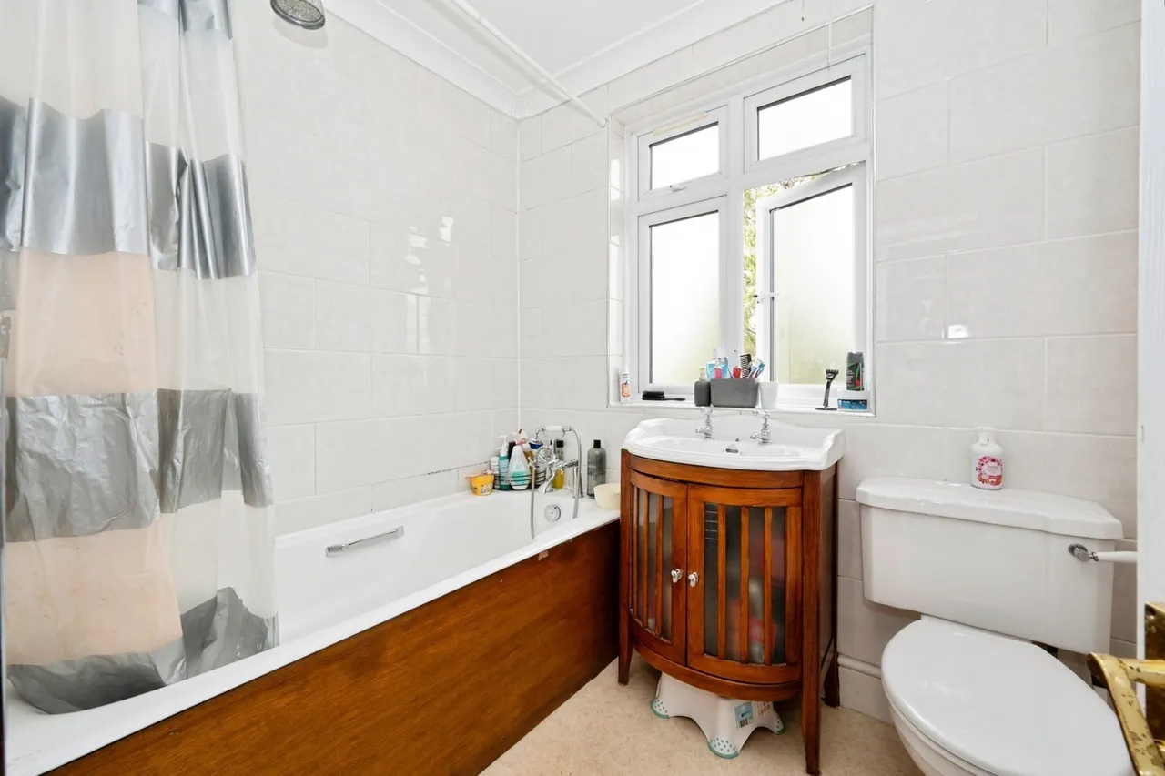 Longfellow Road, Worcester Park, KT4, photo 10