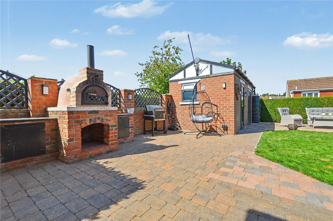 Oulton Lane, Rothwell, LS26, photo 10