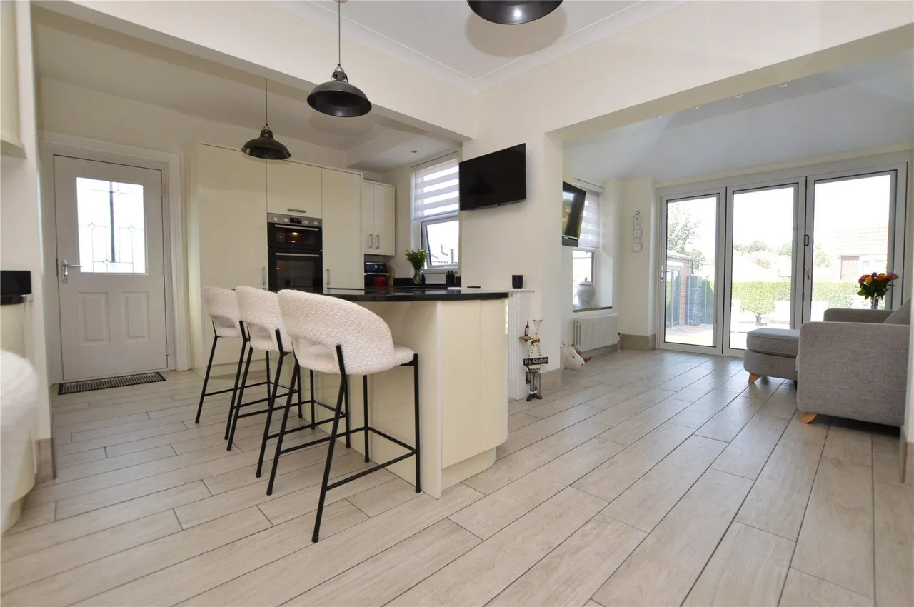 Oulton Lane, Rothwell, LS26, photo 3