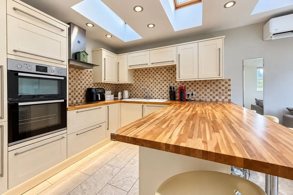 High Street, Little Bytham, NG33, photo 21