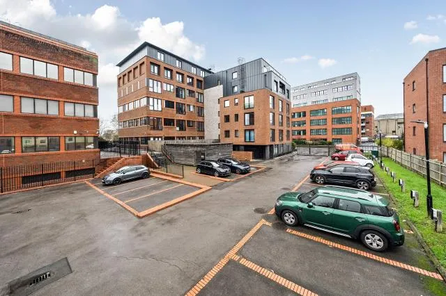 Bath Road, Slough, SL1, photo 13