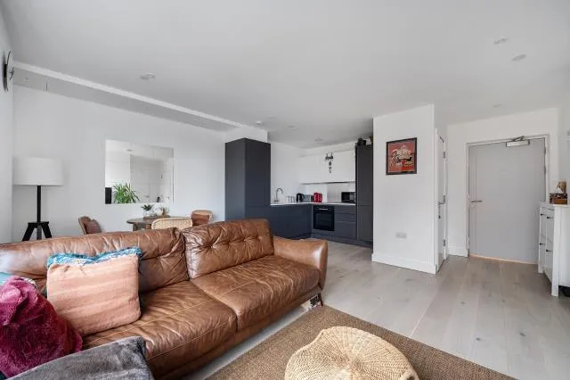 Bath Road, Slough, SL1, photo 9