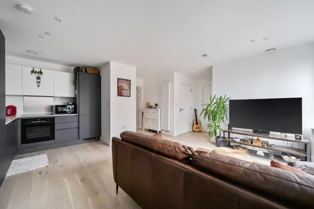 Bath Road, Slough, SL1, photo 8