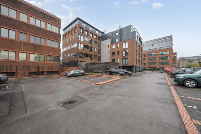 Bath Road, Slough, SL1, photo 15