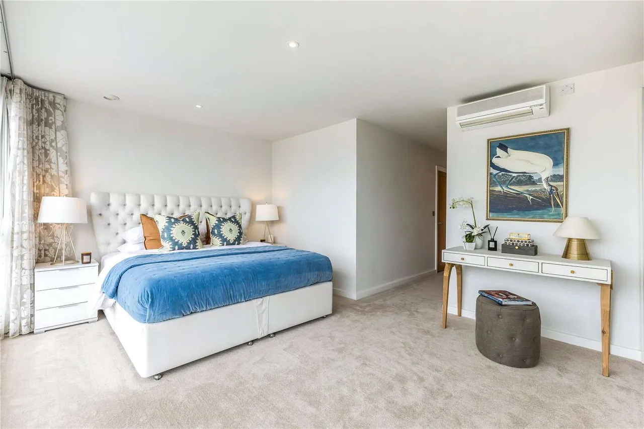 Imperial Point, The Quays, M50, photo 17