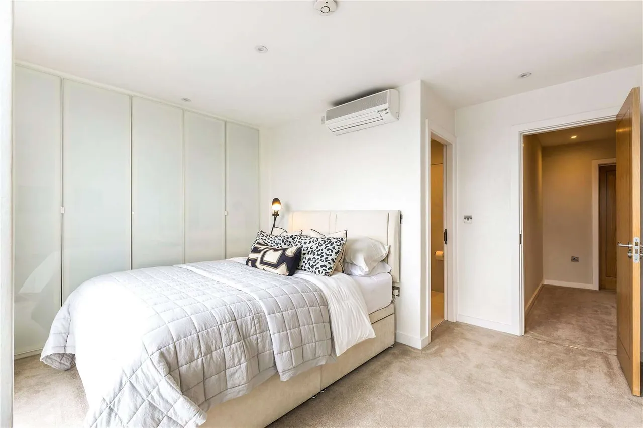 Imperial Point, The Quays, M50, photo 19