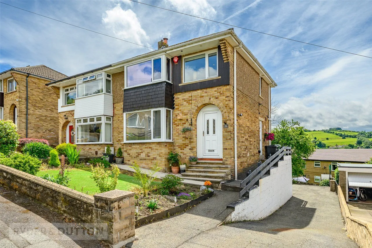 3 bed house for sale, Pennine View, Linthwaite, HD7