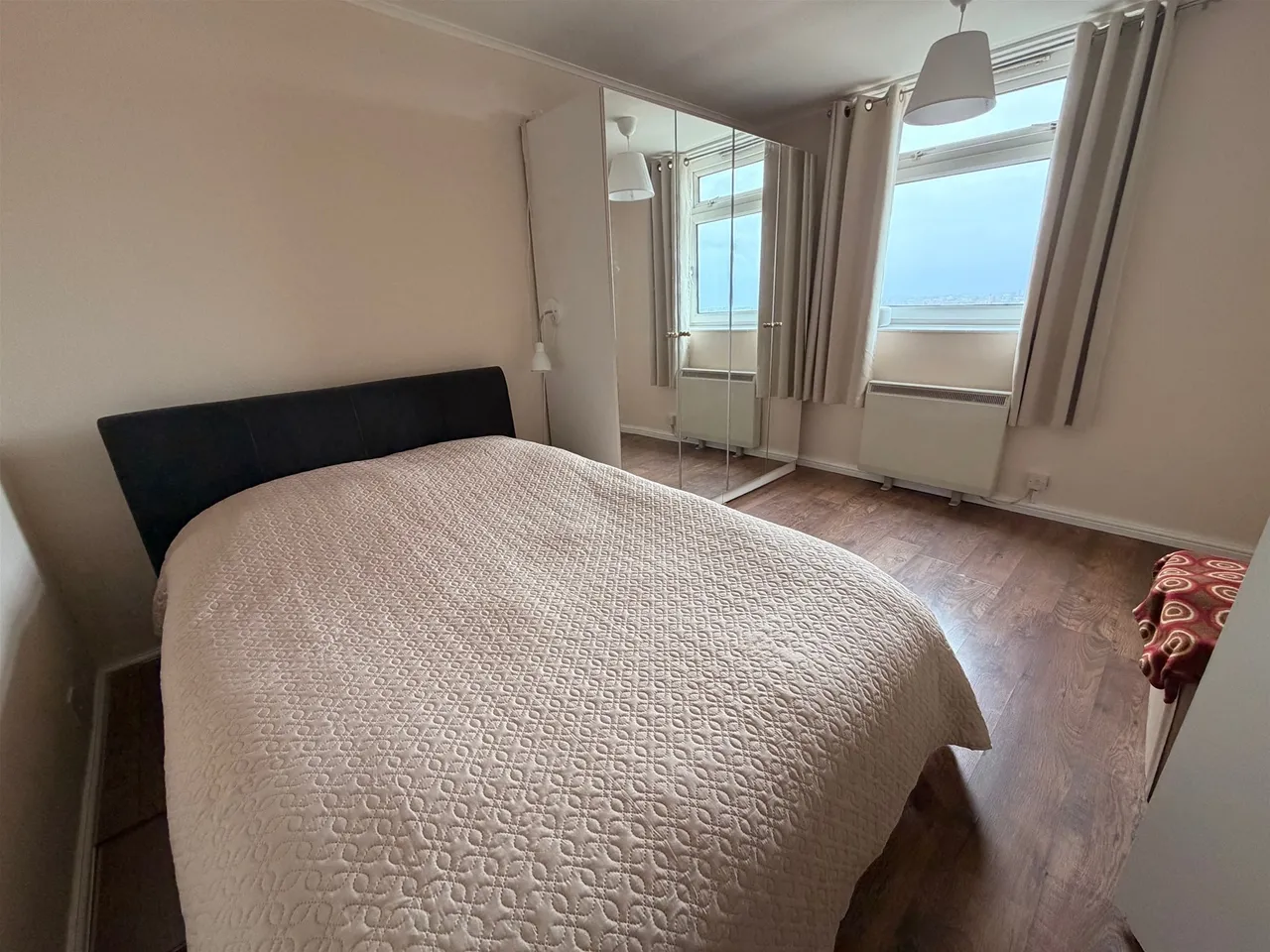 HIGHVIEW HOUSE, HATCH GROVE, Romford, Essex RM6 5NT, photo 5