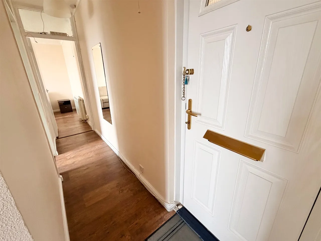 HIGHVIEW HOUSE, HATCH GROVE, Romford, Essex RM6 5NT, photo 9