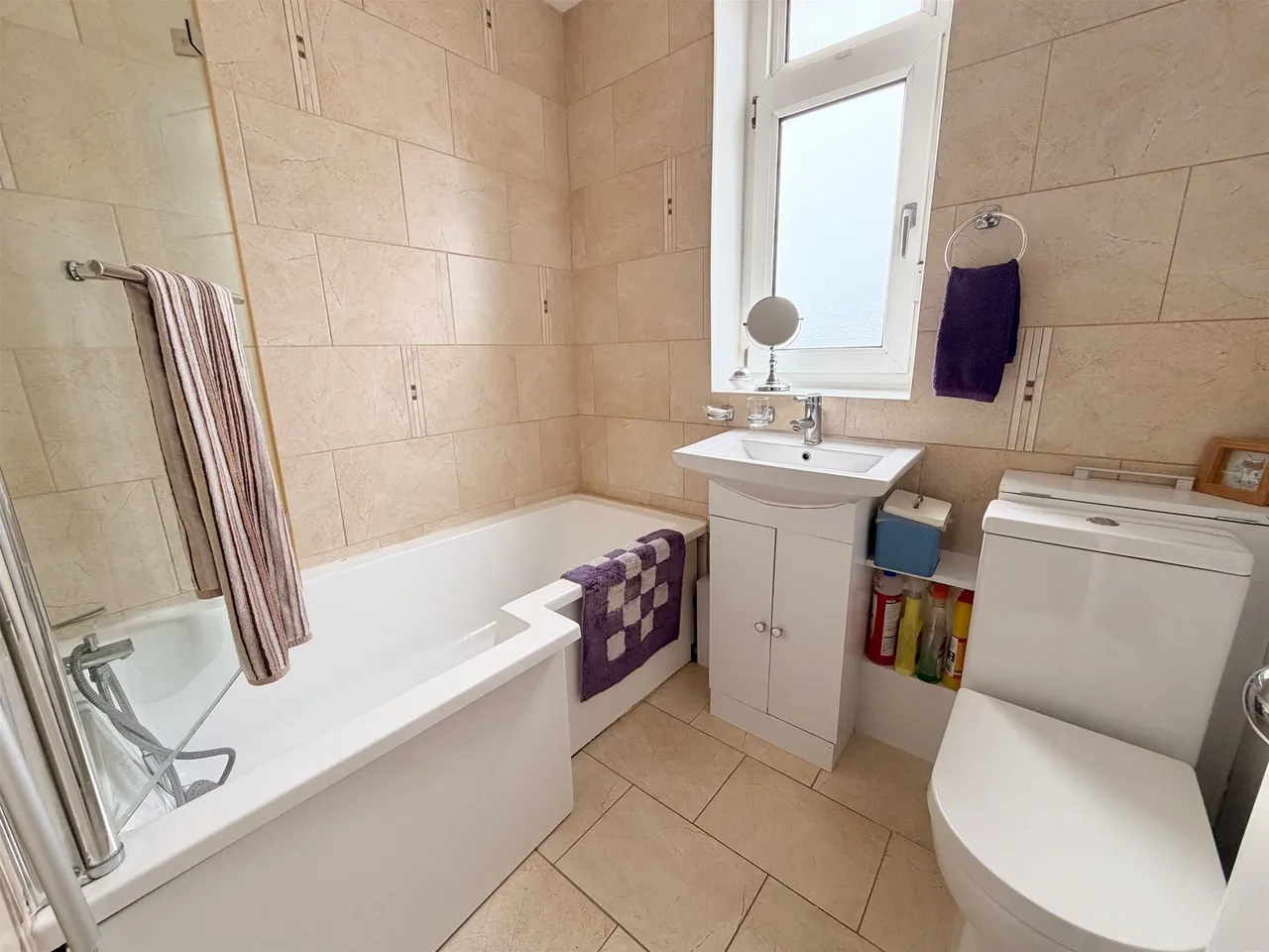 HIGHVIEW HOUSE, HATCH GROVE, Romford, Essex RM6 5NT, photo 7