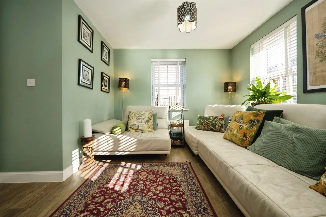 Ellesmere Gardens, Great Denham, Bedford, photo 3
