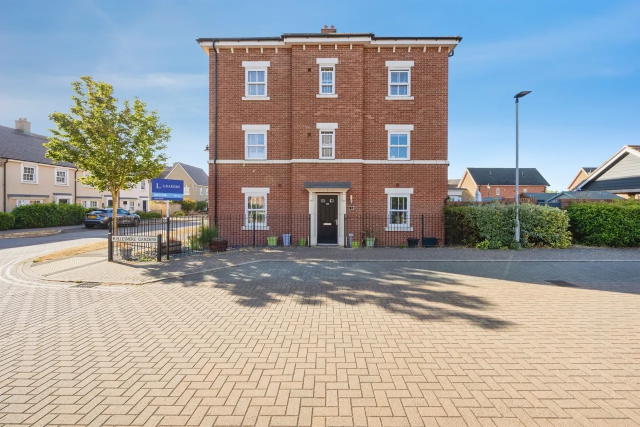 4 bed house for sale — Ellesmere Gardens, Great Denham, Bedford