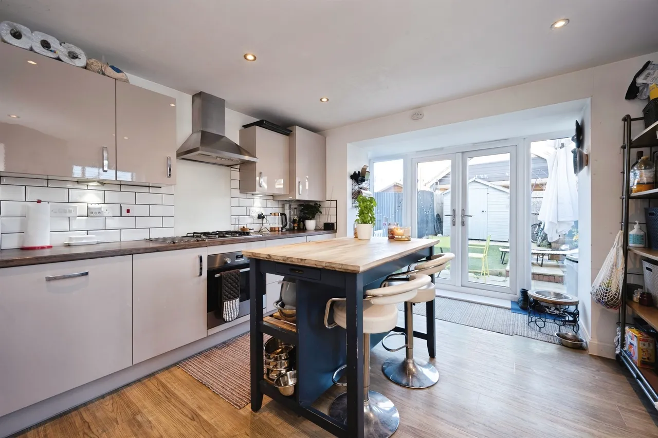 Ellesmere Gardens, Great Denham, Bedford, photo 6