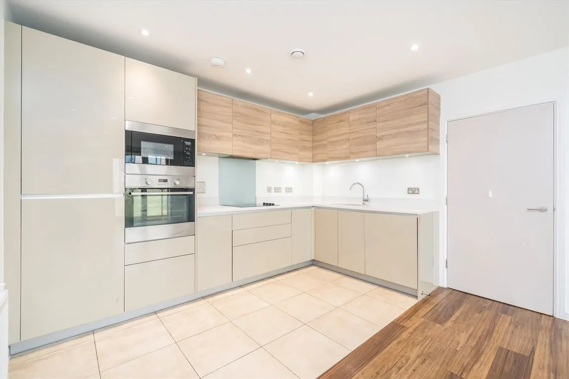 Stanley Road, W3, photo 2
