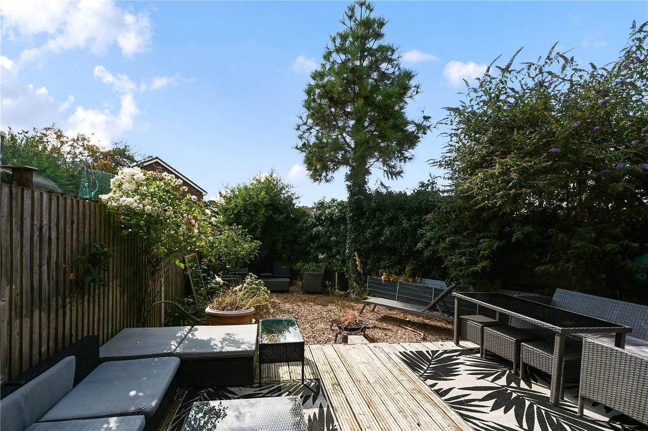 Bridge Mews, Tongham, Farnham, Surrey, GU10 1ER, photo 7