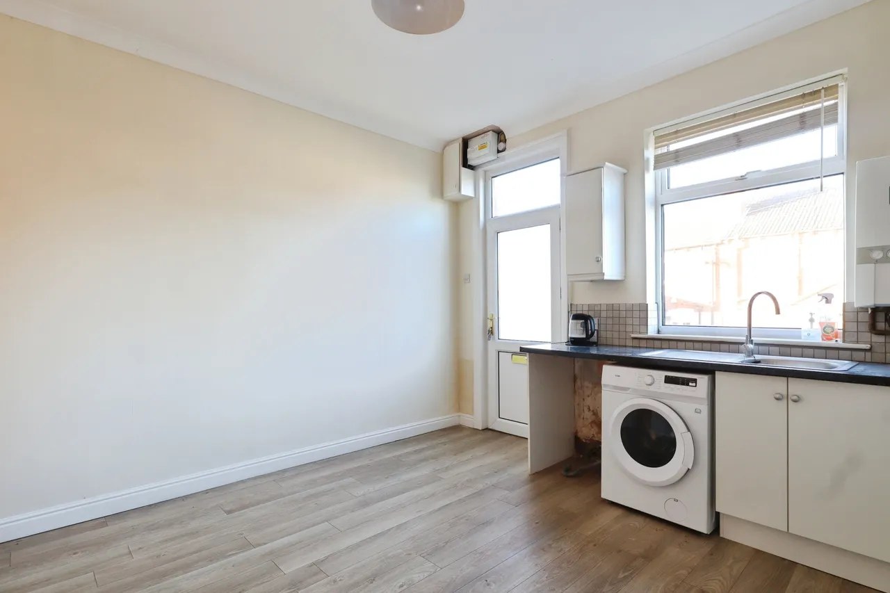 Park View, Leeds, LS25, photo 4
