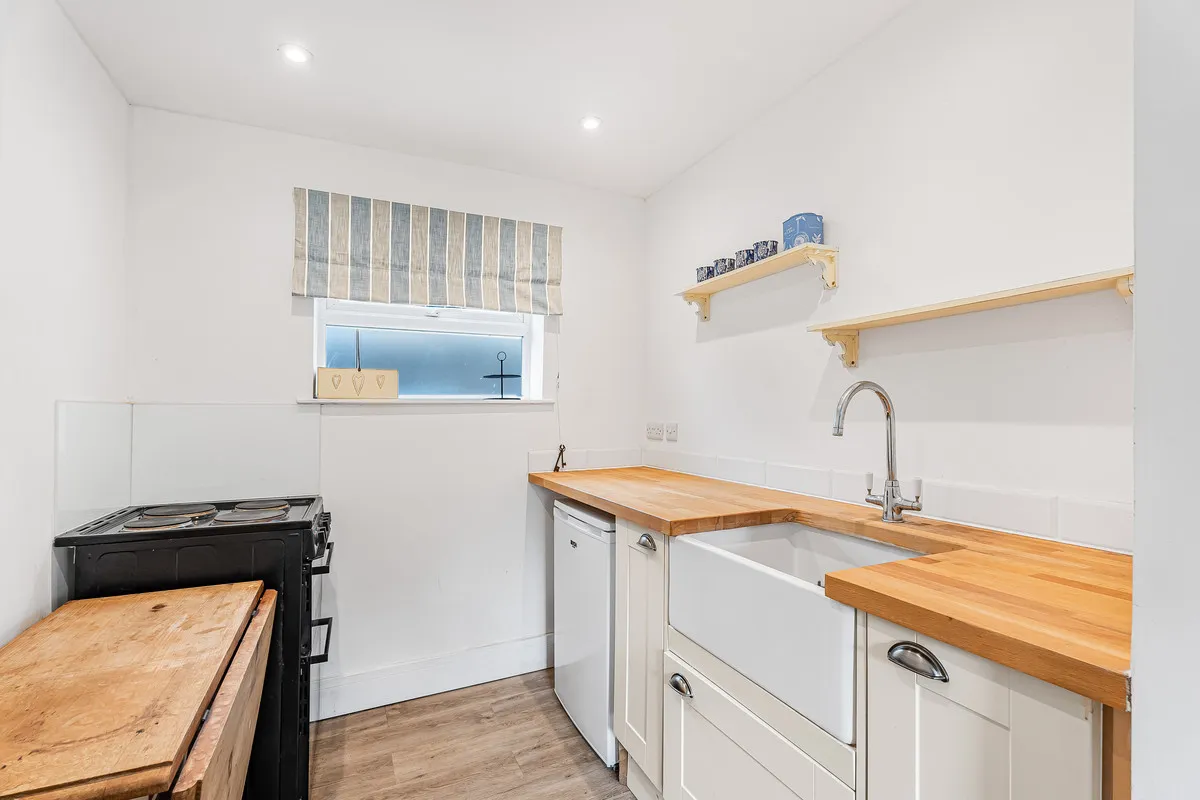 Common Road, North Leigh, photo 26