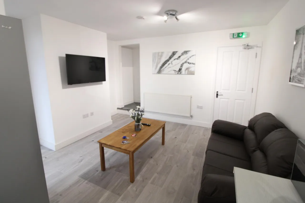 Calais Road, Burton upon Trent, DE13, photo 3