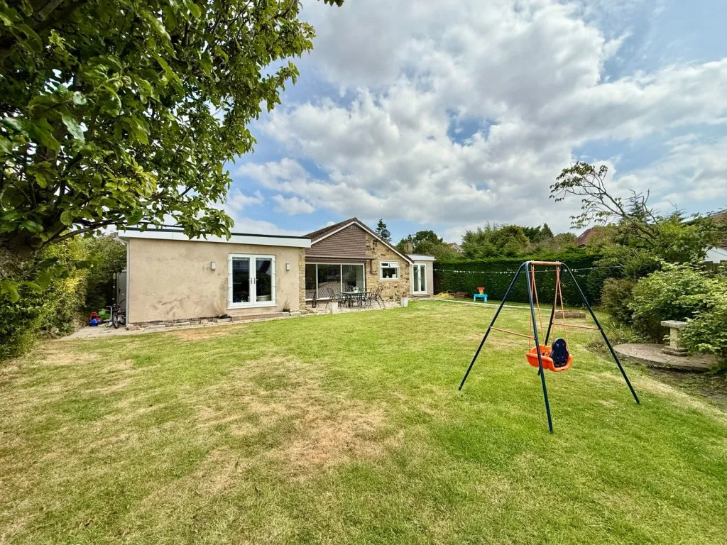 Bardsey ~ Albans Close, LS17, photo 26