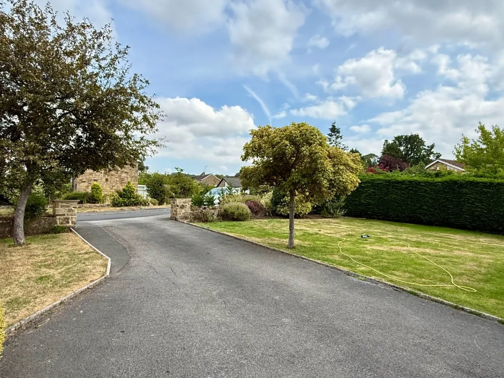 Bardsey ~ Albans Close, LS17, photo 30