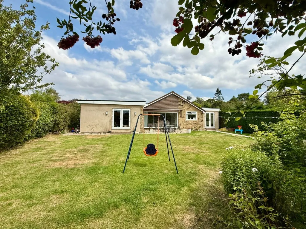 Bardsey ~ Albans Close, LS17, photo 25