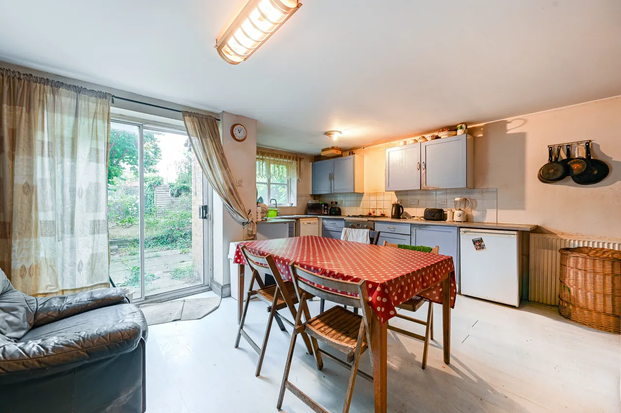 82 Harlinger Street, London, photo 3