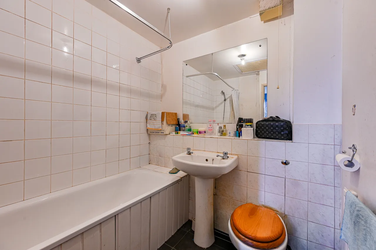 82 Harlinger Street, London, photo 8
