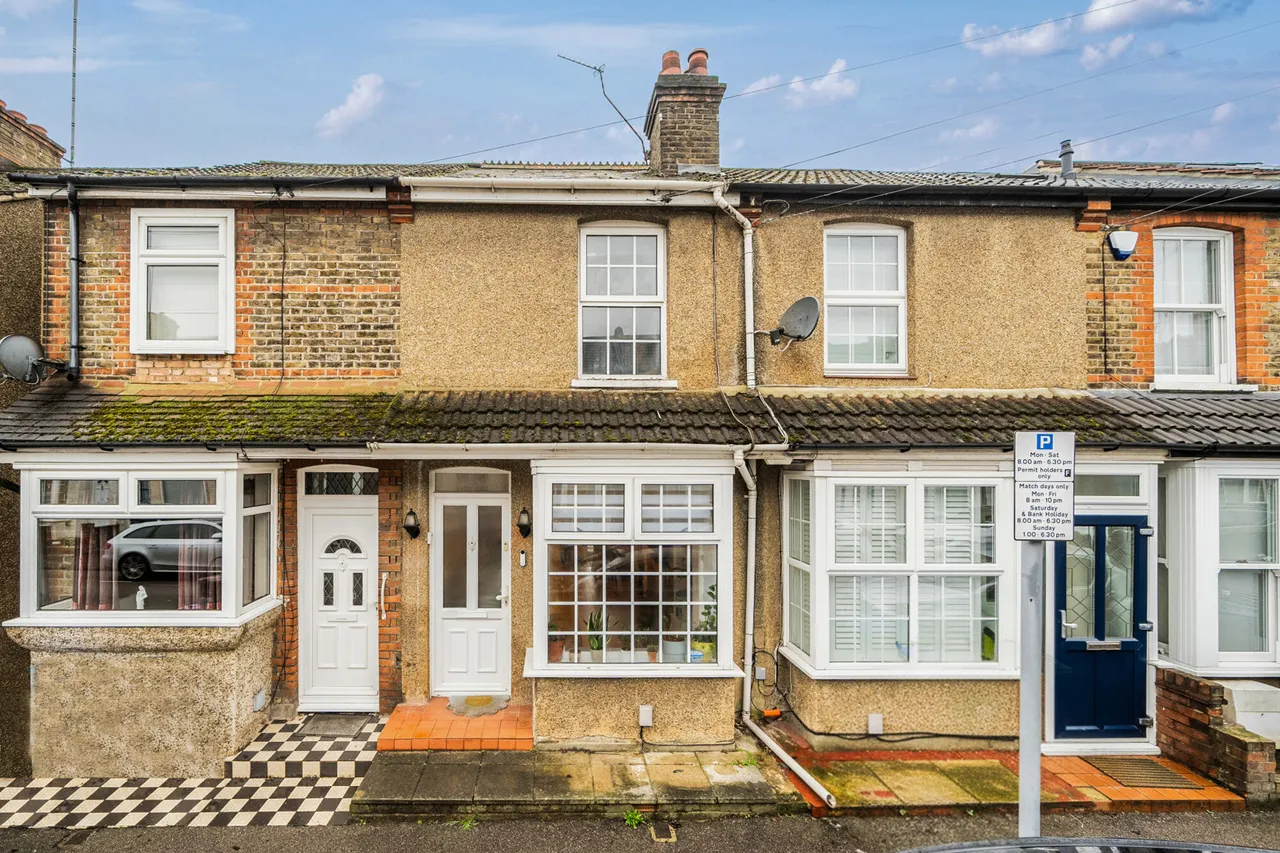 2 bed house for sale, Cannon Road, Watford, WD18