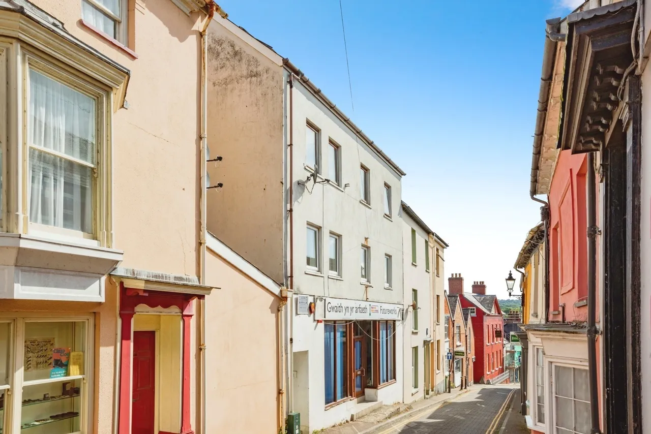 3 bed flat for sale, St. Mary Street, Cardigan, SA43